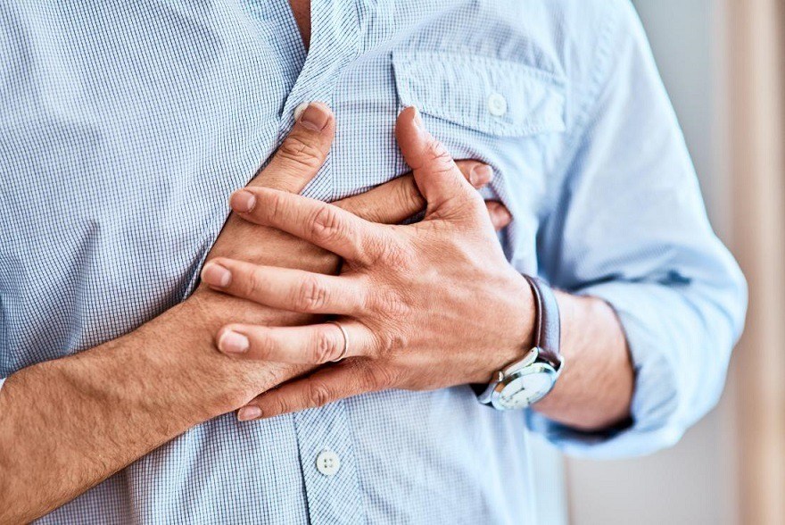 Чому виникає біль у грудному відділі?