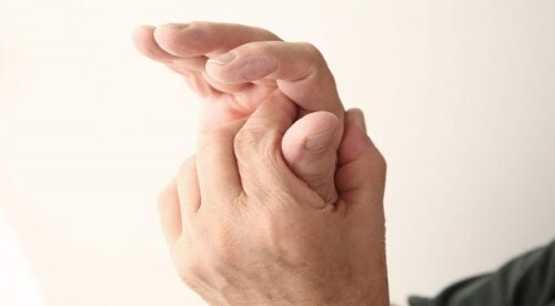 Болить великий палець руки: чи це ризик артрозу?