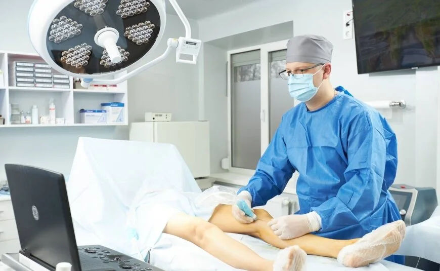 Коли потрібно звернутися до судинного хірурга: які симптоми проблем із судинами не можна ігнорувати?