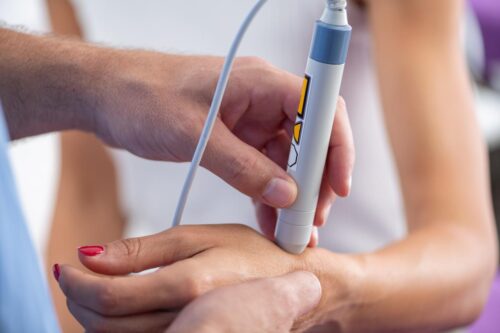 Какие показания и противопоказания к лазерной терапии?