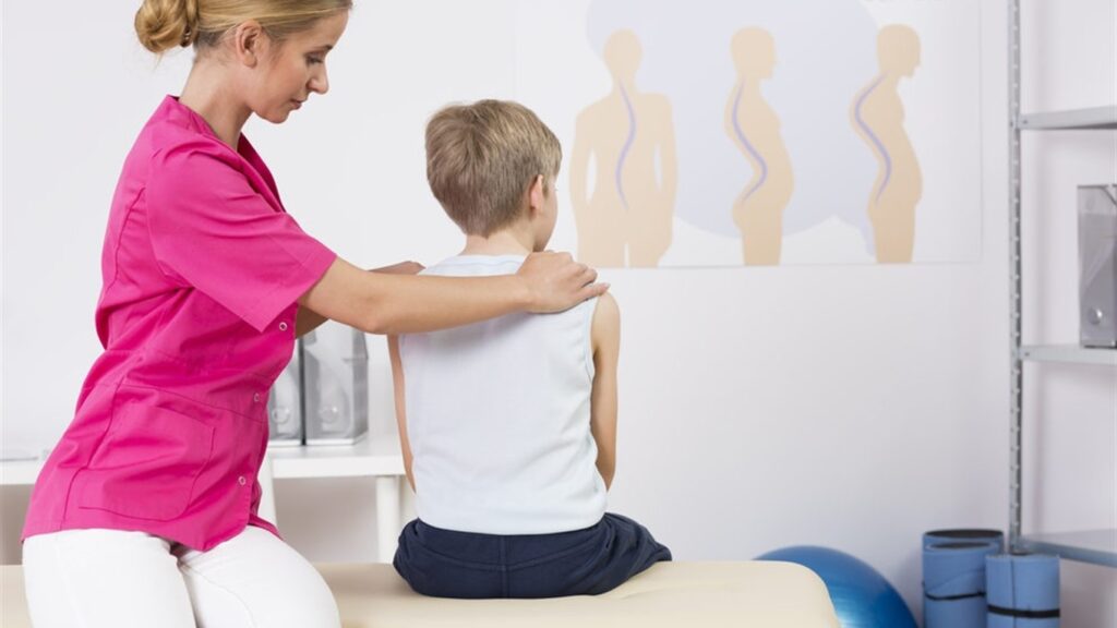 Почему возникает нарушение осанки у детей?